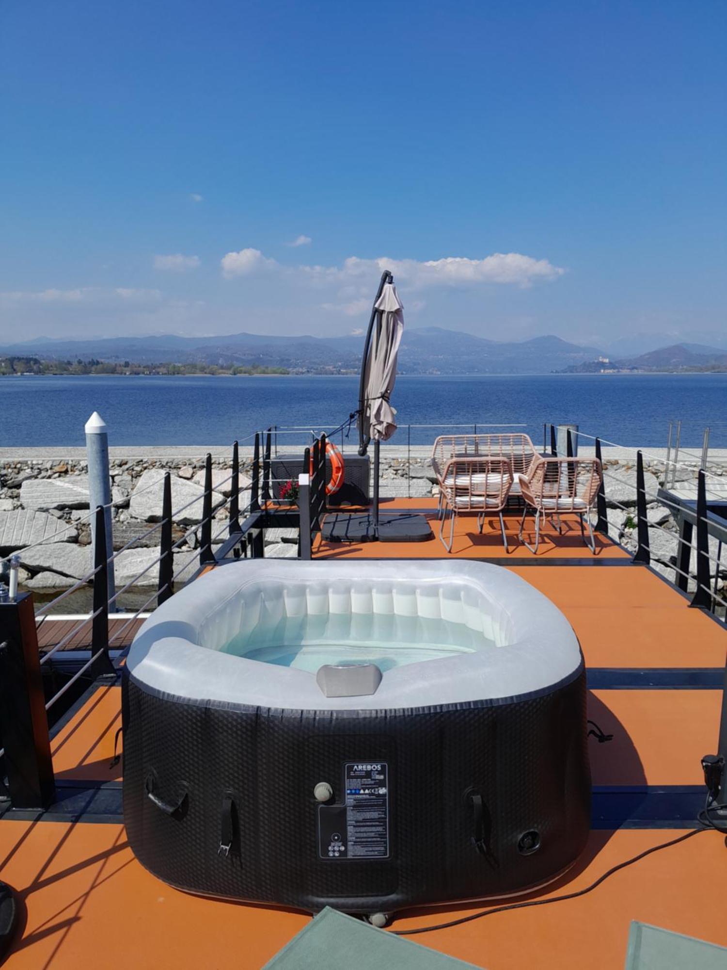 Floating Experience Black Pearl, Lago Maggiore Дормеллетто Экстерьер фото