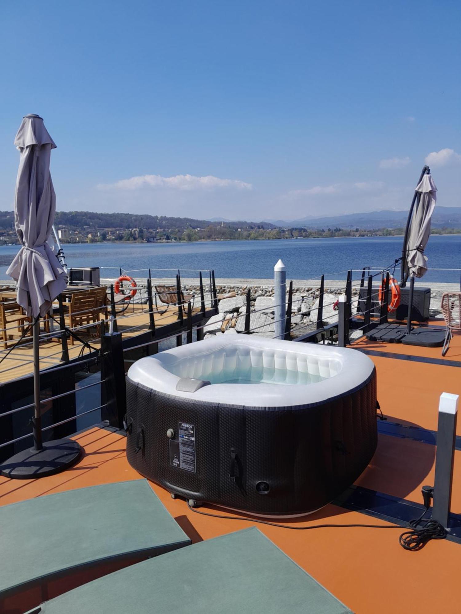 Floating Experience Black Pearl, Lago Maggiore Дормеллетто Экстерьер фото