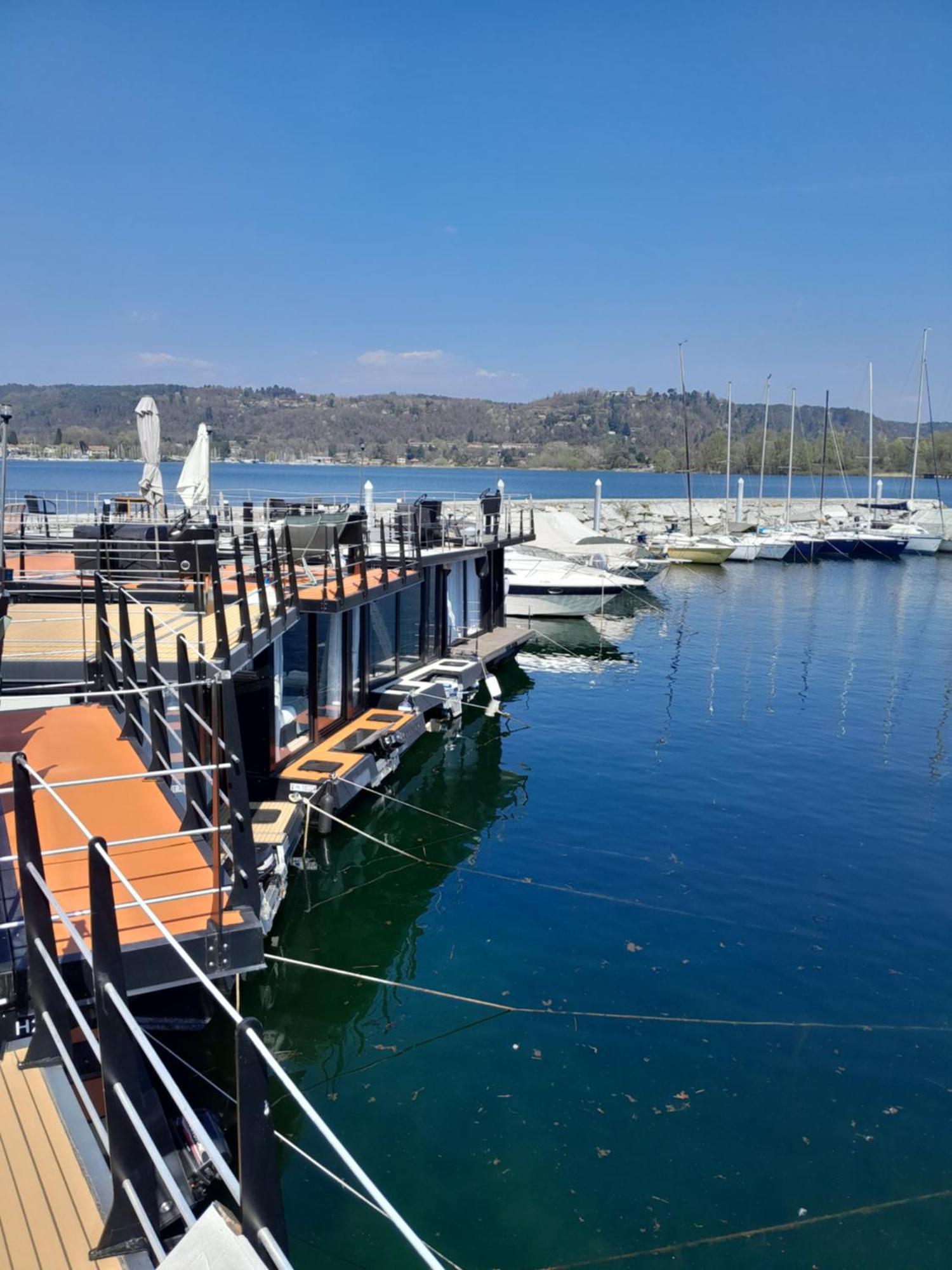 Floating Experience Black Pearl, Lago Maggiore Дормеллетто Экстерьер фото