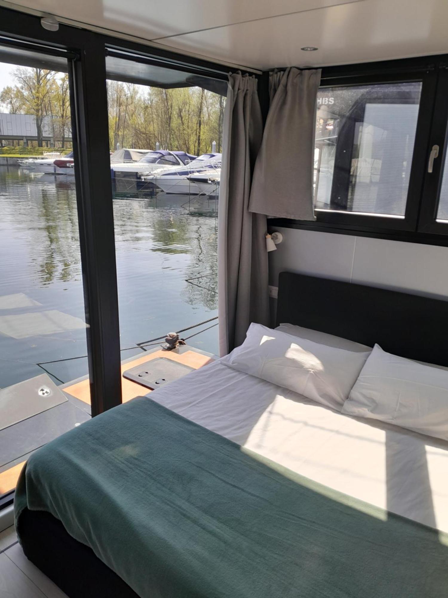 Floating Experience Black Pearl, Lago Maggiore Дормеллетто Экстерьер фото