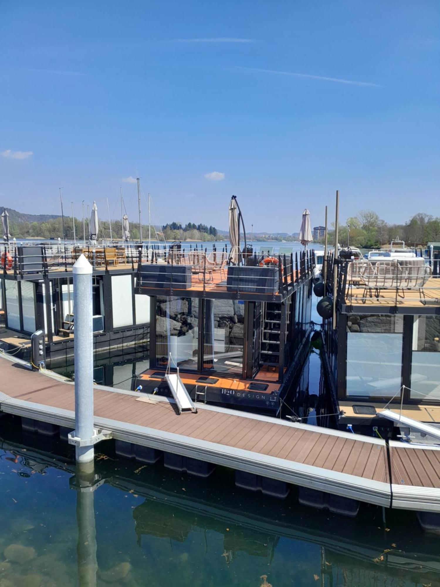 Floating Experience Black Pearl, Lago Maggiore Дормеллетто Экстерьер фото