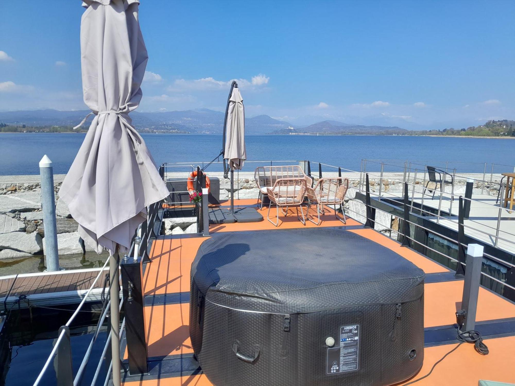 Floating Experience Black Pearl, Lago Maggiore Дормеллетто Экстерьер фото